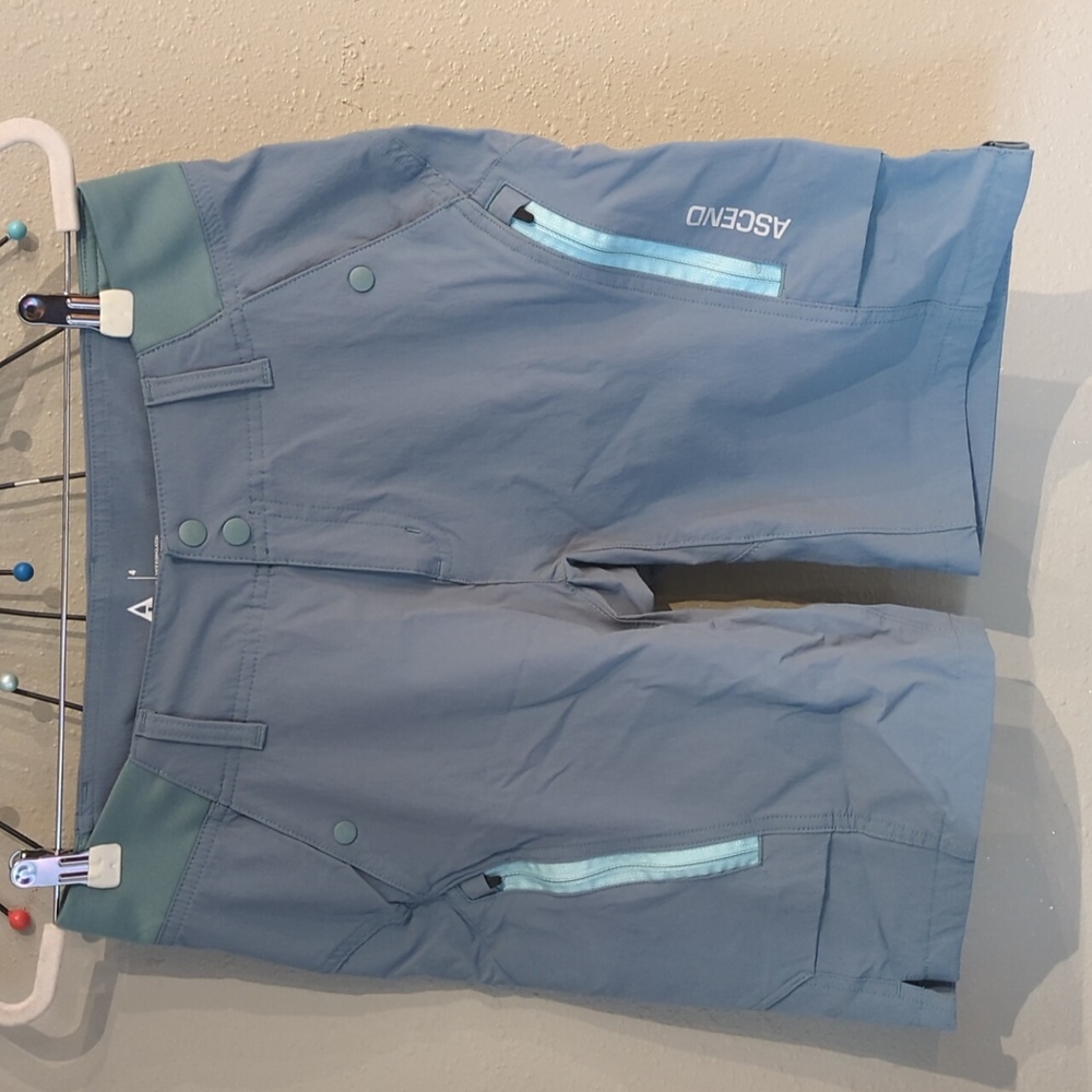 Ascend Women's Size 4 Shorts 9" Green Trail Outdoors Nature Gorpcore Hiking